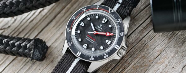 アンデルセン ジュネーヴ Communication 45、プラチナ仕様で復刻