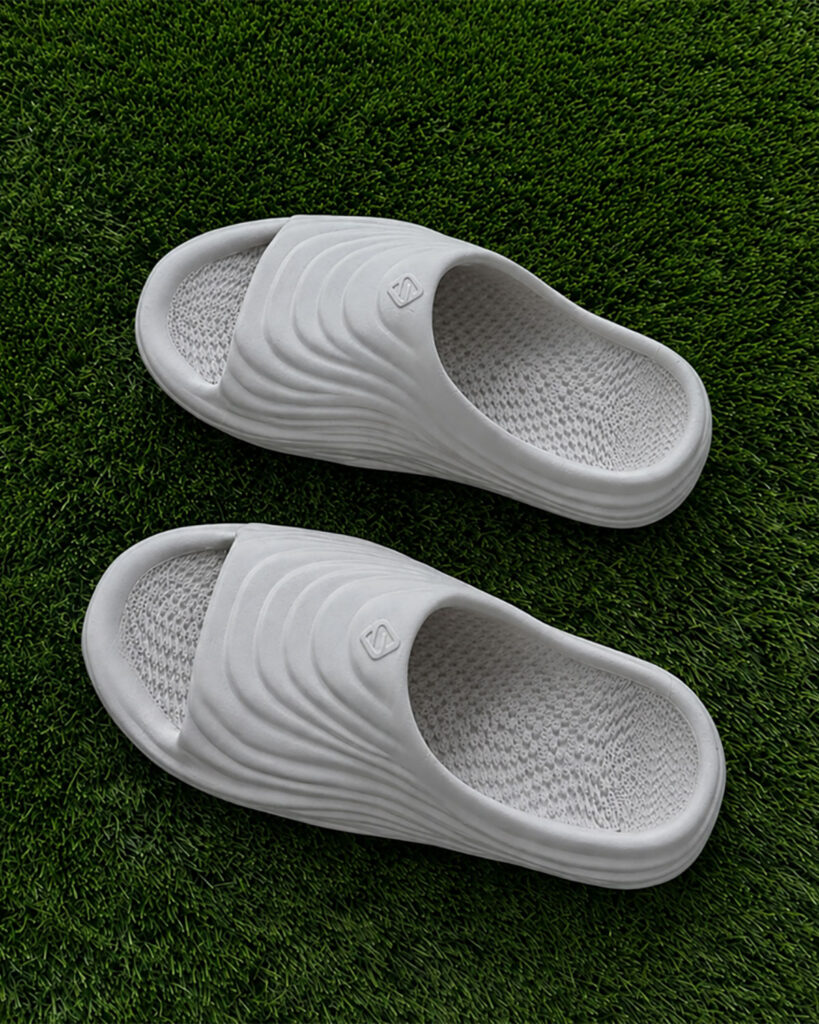 Hellstar × adidas、炎柄Megarideで新コラボ